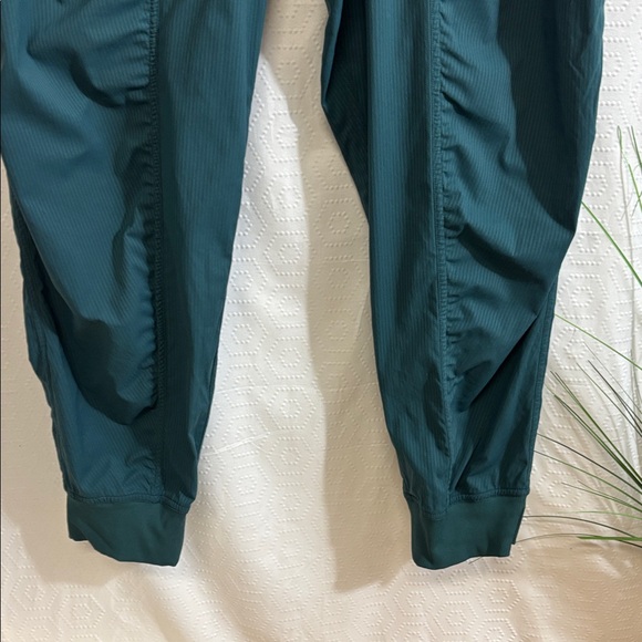 Lululemon Dance Studio Jogger Green - Picture 3 of 6